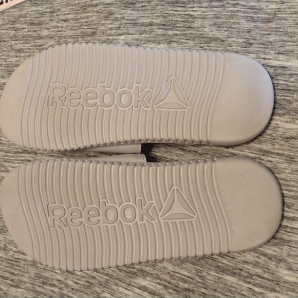 EUC Reebok Sliders - Picture 3 of 3